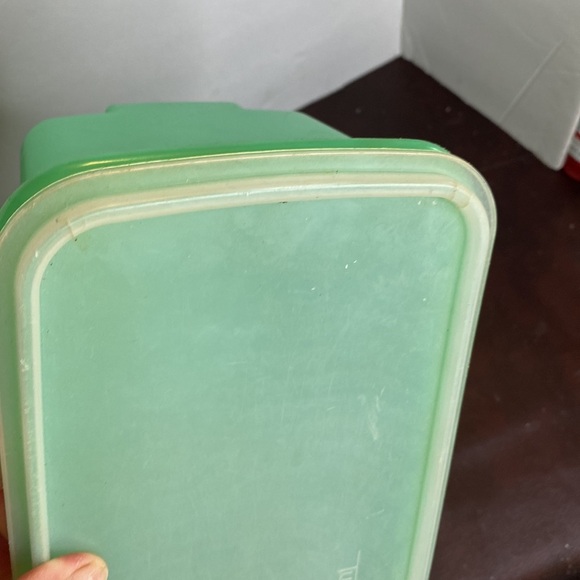 Tupperware celery keeper - Picture 10 of 10